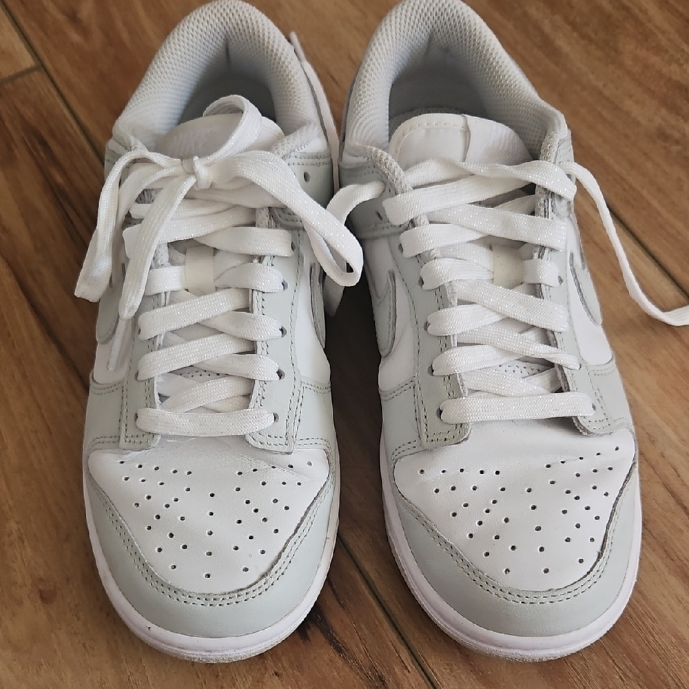 Nike White and Gray Low-Top Sneakers - Picture 2 of 3